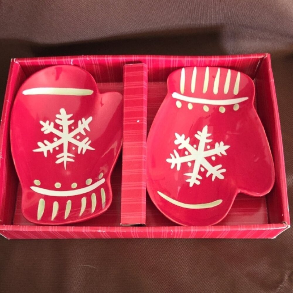 Red Snowflake Mittens Dish Set of 2